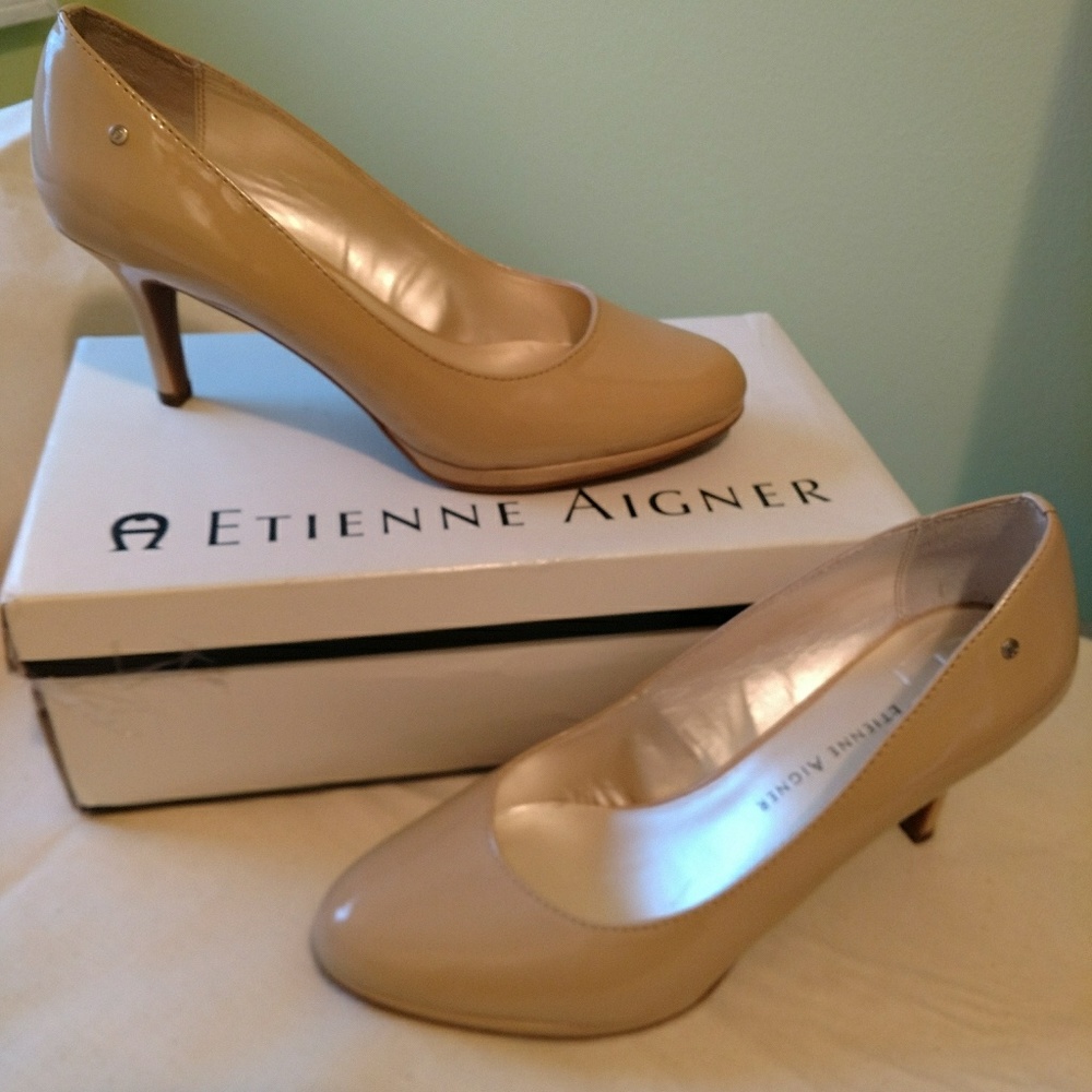 Ettienne Aigner nude heels size 8